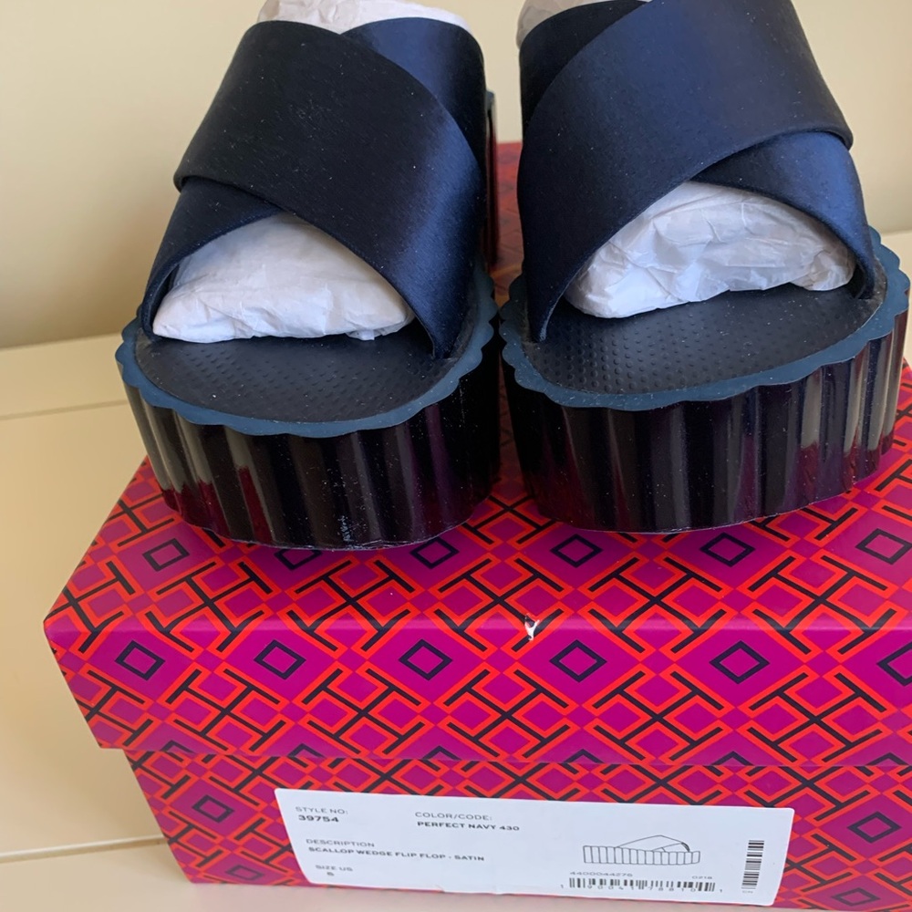 TORY BURCH SCALLOP WEDGE PLATFORM SANDALS SIZE 5